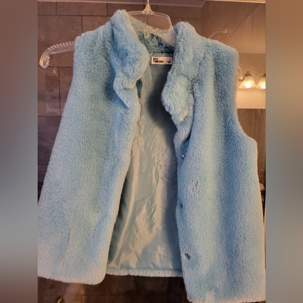 Girl's size large faux fur vest with pockets!